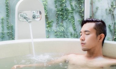 Taking the Plunge: 5 Reasons Baths Are Good for You