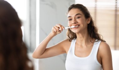 5 advantages of regular brushing and flossing