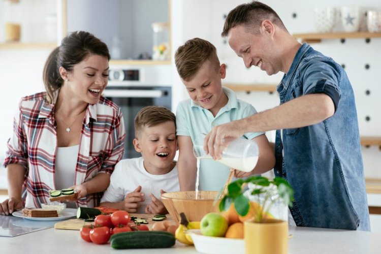 Teach Your Kids Healthy Eating Habits - The Healthiest