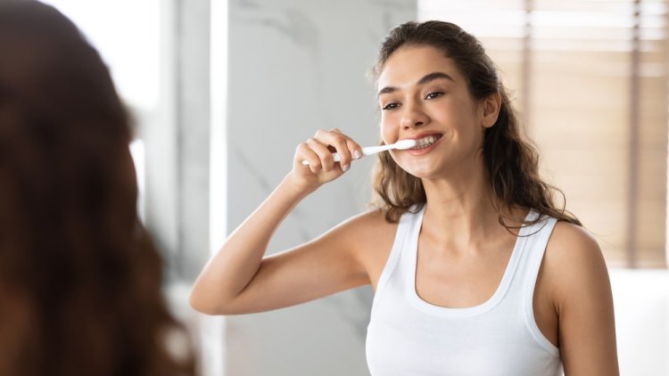 5 advantages of regular brushing and flossing