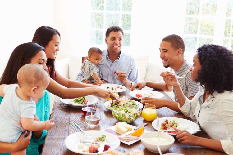 Benefits of eating together with family