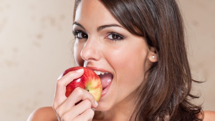 Top 7 Foods and Drinks That Whiten Teeth and Improve Oral Health
